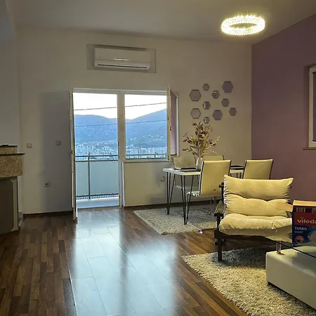Riaho موستار